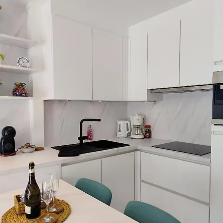 Nieuw Modern Vlakbij Διαμέρισμα *